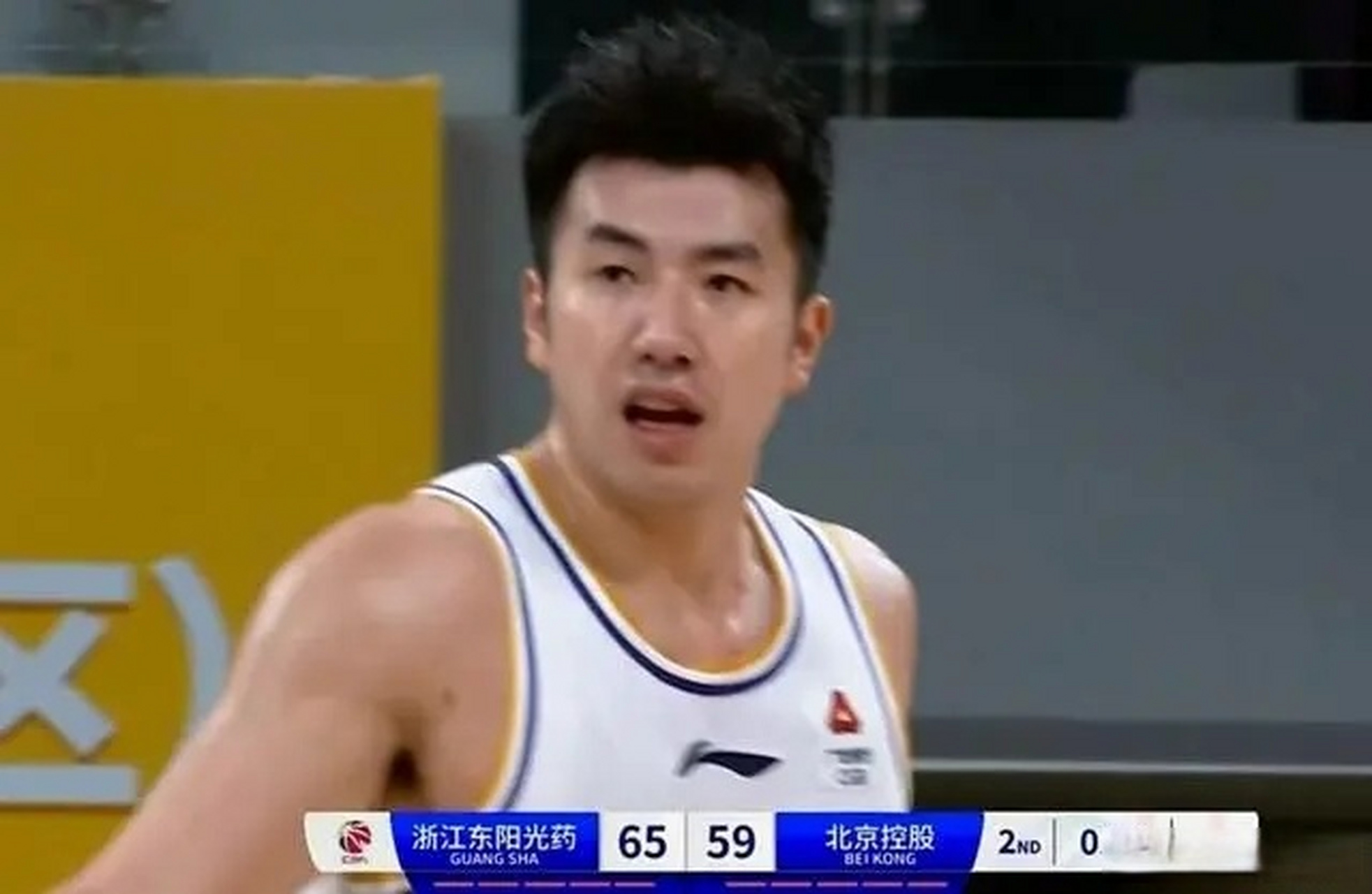 广厦男篮客场小取胜利，积分追平第三的简单介绍