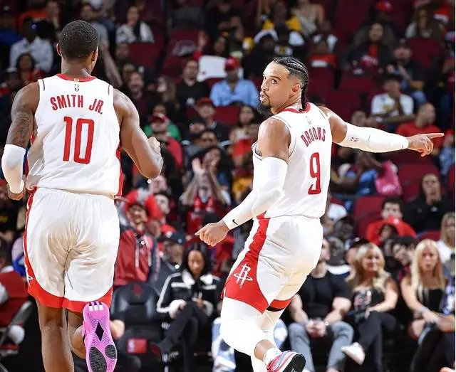 火箭客场战胜尼克斯,卡佩拉砍下20+20!的简单介绍 火箭客场战胜尼克斯,卡佩拉砍下20+20!的简单介绍