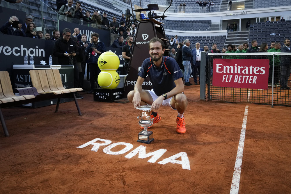 美国网球队完胜意大利网球队,梅德韦杰夫关键制胜的简单介绍 美国网球队完胜意大利网球队,梅德韦杰夫关键制胜的简单介绍