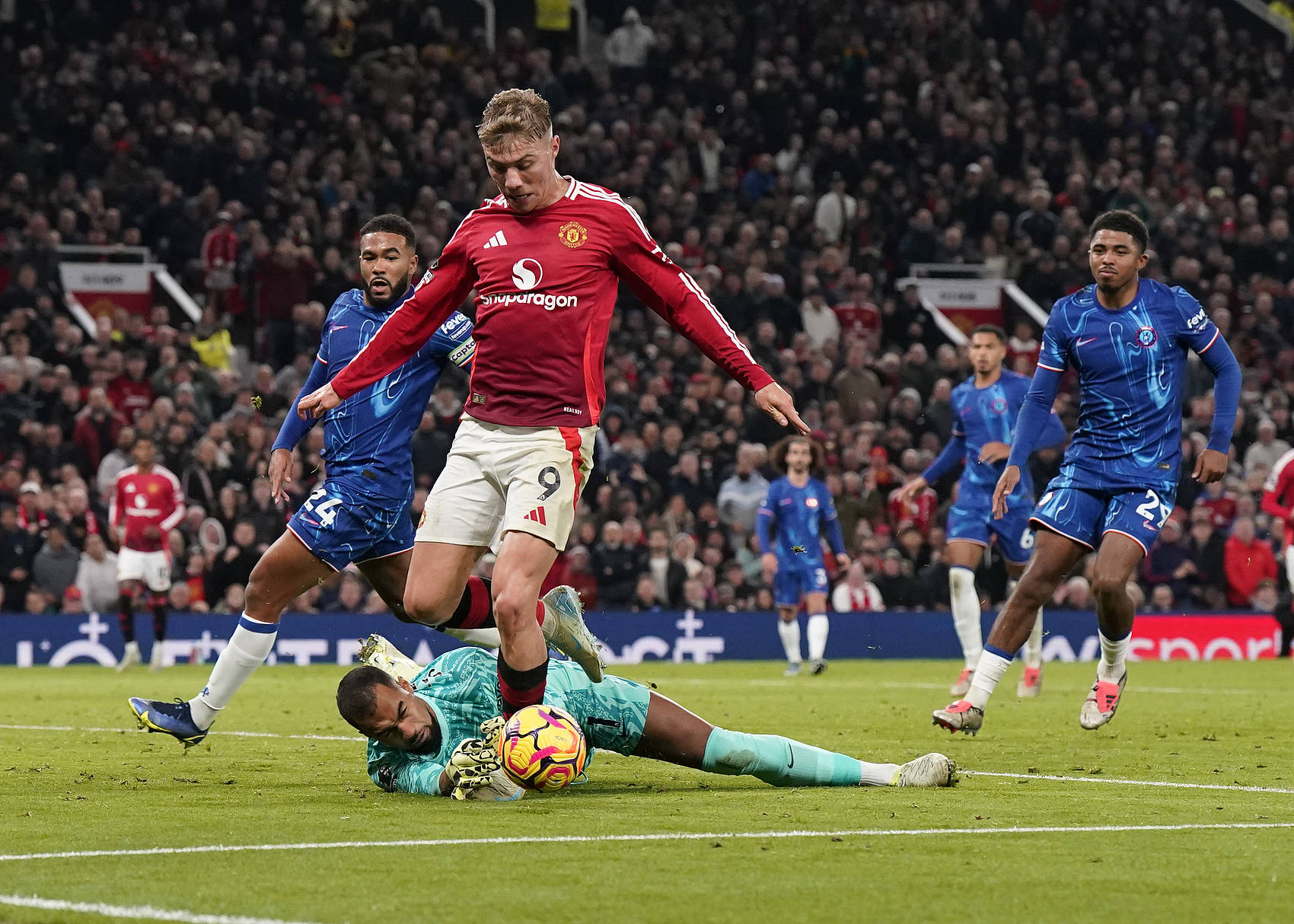 一场经典之战!英超点燃球迷热情的简单介绍 一场经典之战!英超点燃球迷热情的简单介绍