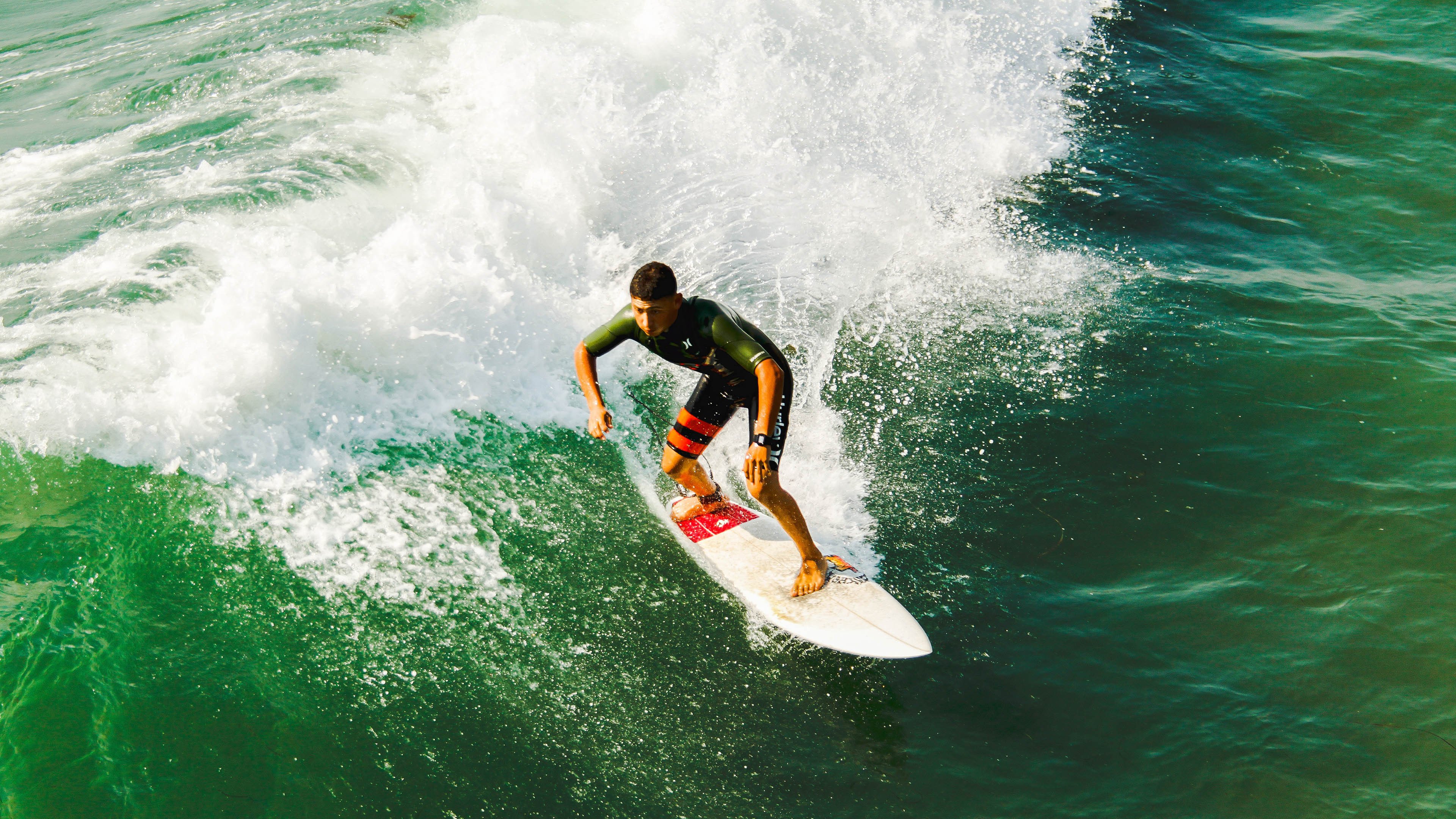 若日尼奥状态火热，摩纳哥与伊拉克激战展现足球魅力