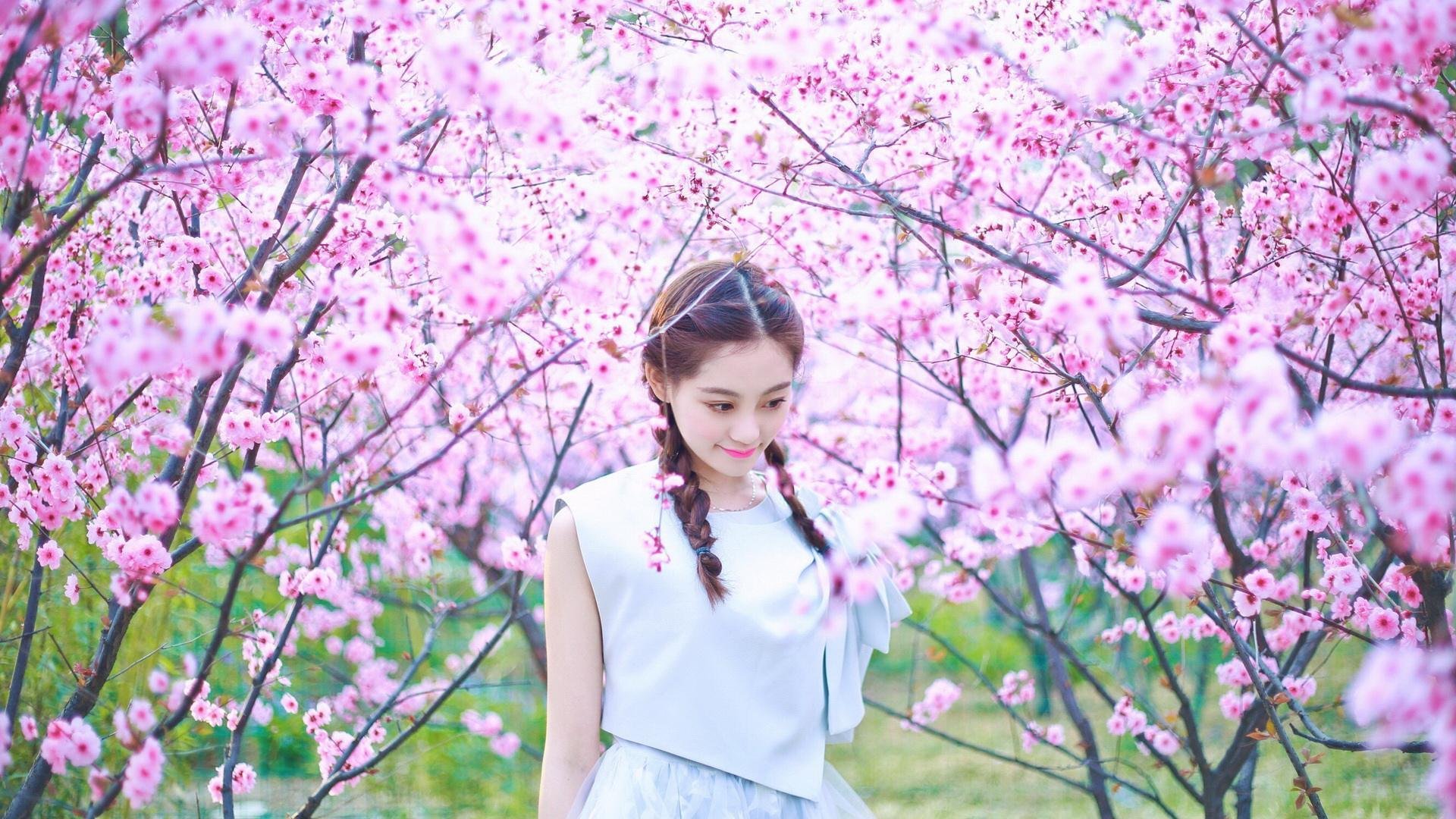 方向盘与暂停键,当极速狂飙遭遇球场时间艺术