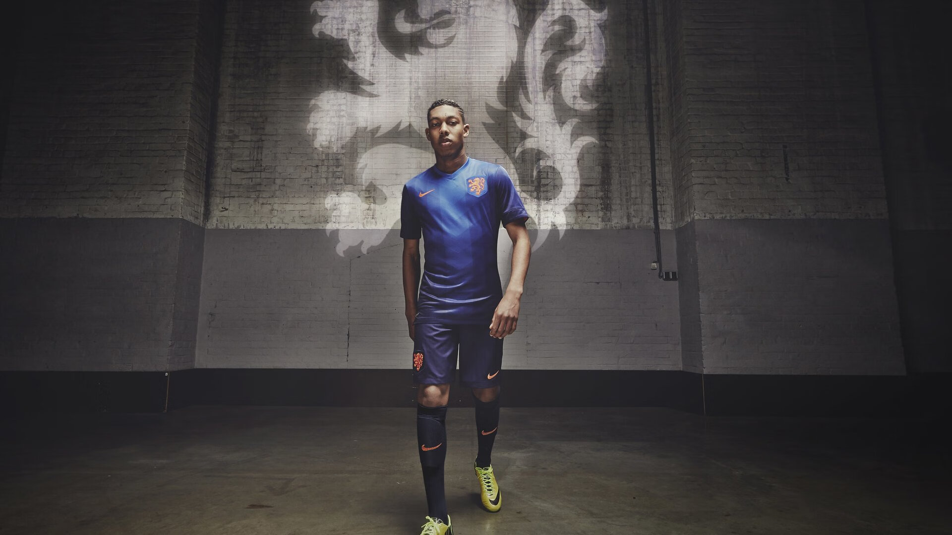 意甲焦点战之夜，丹佛的约基奇与绿茵场的哲人球员